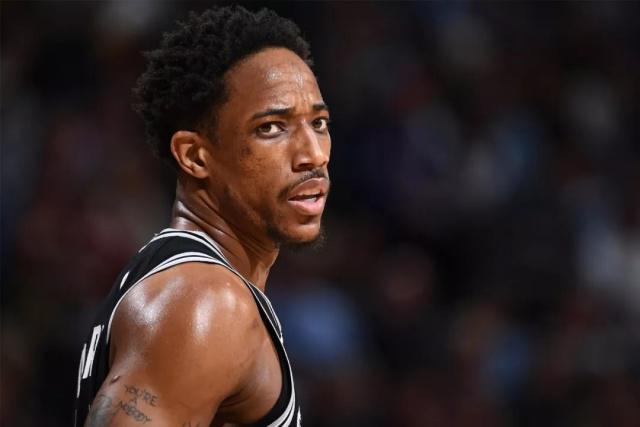 足球连接的情感，超越比赛！